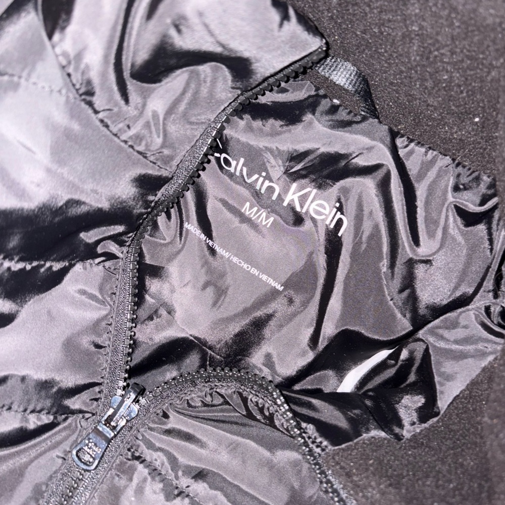 Calvin Klein Women's Sleek Black Puffer Jacket - Picture 4 of 5